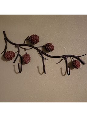 Pine Comb Themed Metal Wall (3) Hook
